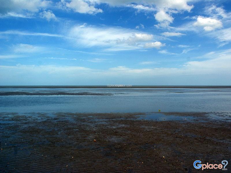 หาดสามพระยา 